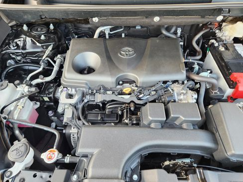 Used 2025 Toyota RAV4 XLE FWD image 27