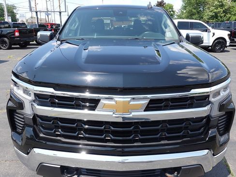 Used 2022 Chevrolet Silverado 1500 LT AWD/4WD image 6