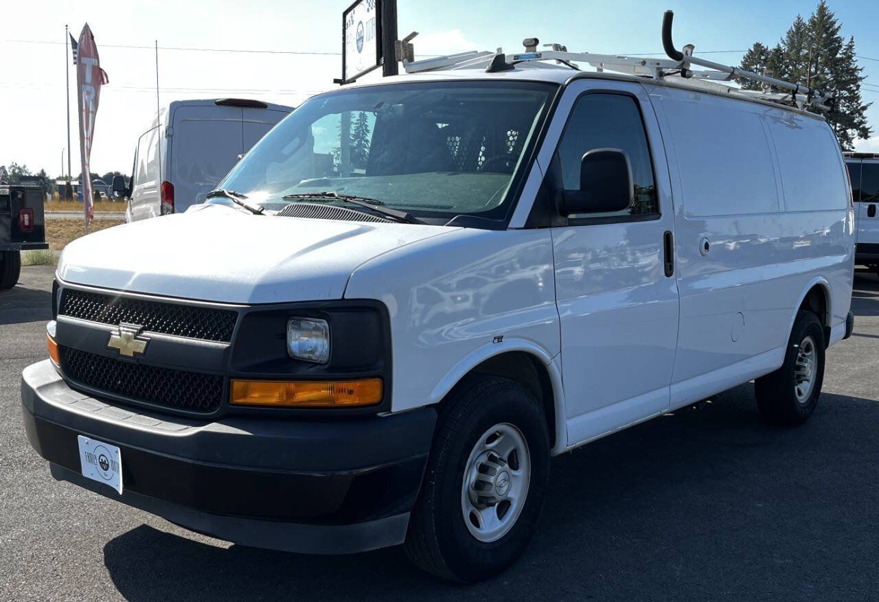 Used 2017 Chevrolet Express 2500 RWD image 1