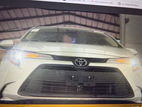 Used 2025 Toyota Corolla LE image 3