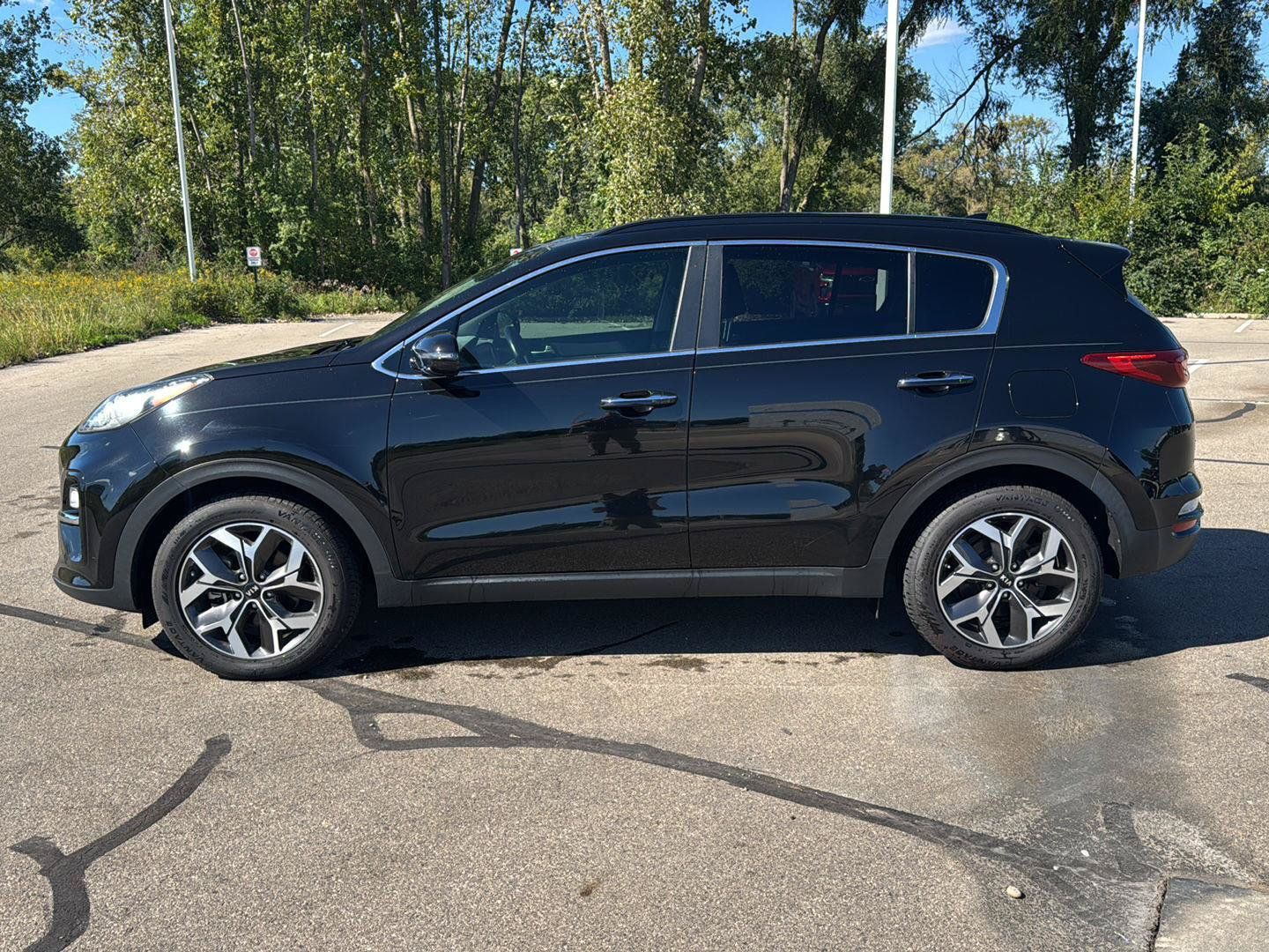 Used 2021 Kia Sportage EX w/ EX Technology Package FWD image 2