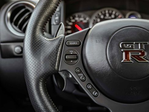 Used 2014 Nissan GT-R Black Edition image 18