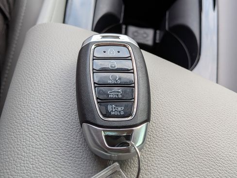 Used 2023 Hyundai Elantra Limited w/ Preferred Accessory Package FWD image 34