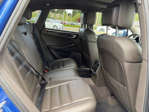 Used 2018 Porsche Macan AWD/4WD image 24