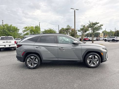 Used 2025 Hyundai Tucson SEL FWD image 2