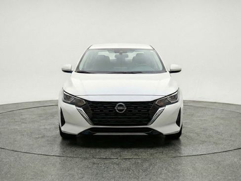 Used 2025 Nissan Sentra SV image 2