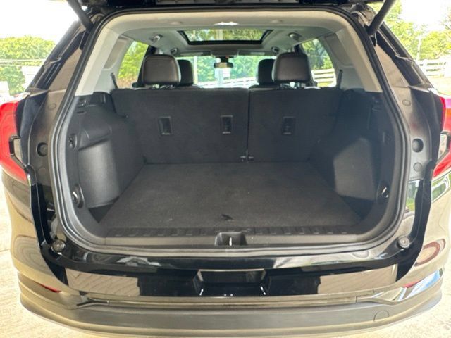 Used 2021 GMC Terrain SLT w/ Infotainment Package II AWD/4WD image 29