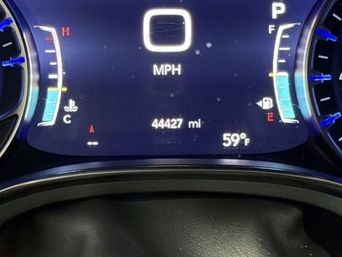 Used 2025 Chrysler Pacifica Limited FWD image 13