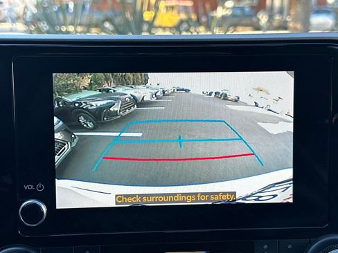 Used 2023 Toyota Highlander XLE image 22