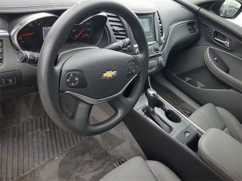 Used 2015 Chevrolet Impala LS w/ LS Convenience Package image 11