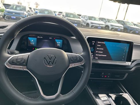 Certified 2024 Volkswagen Atlas Cross Sport SE image 34