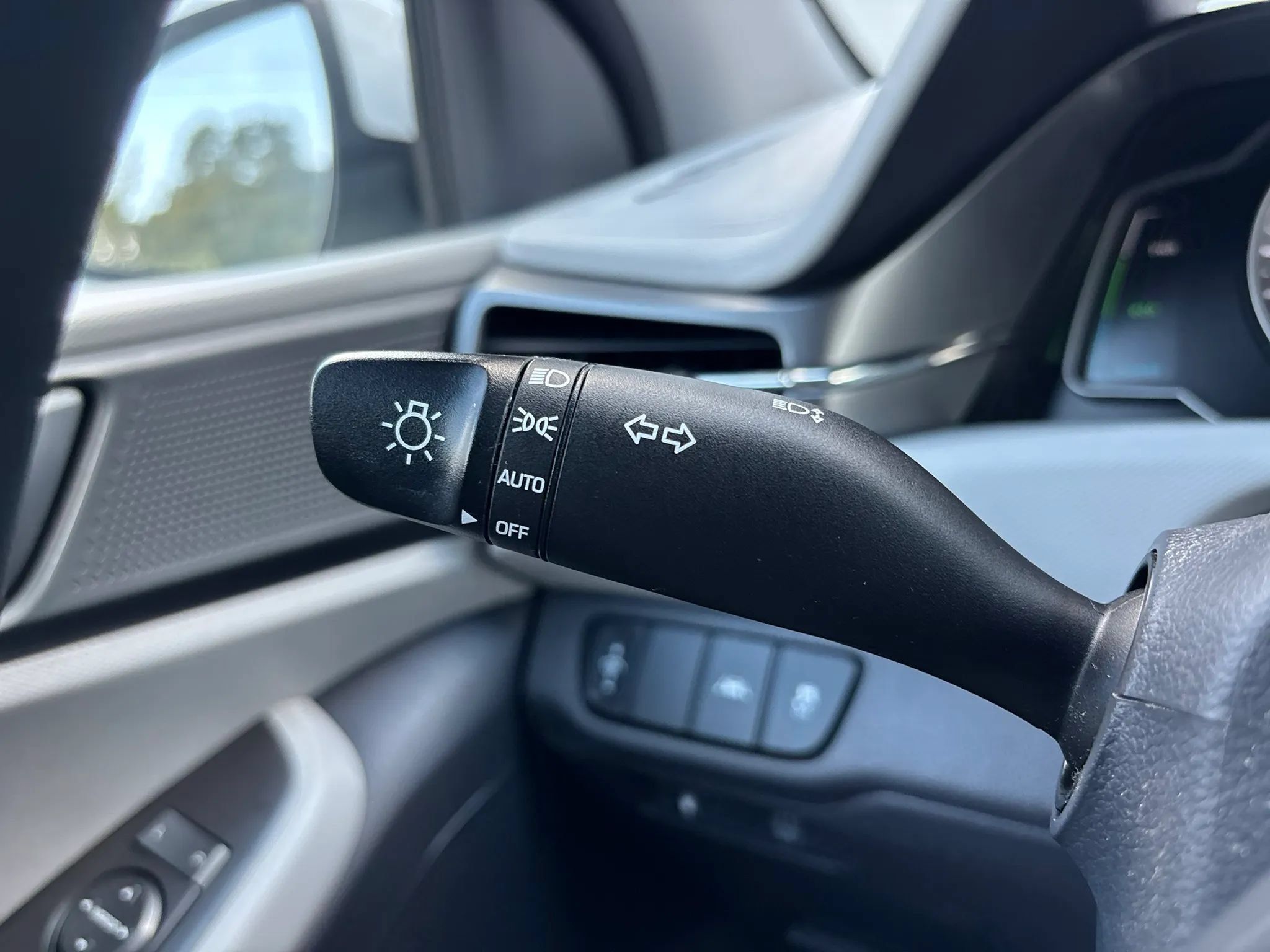 Used 2020 Hyundai Ioniq Blue FWD image 23