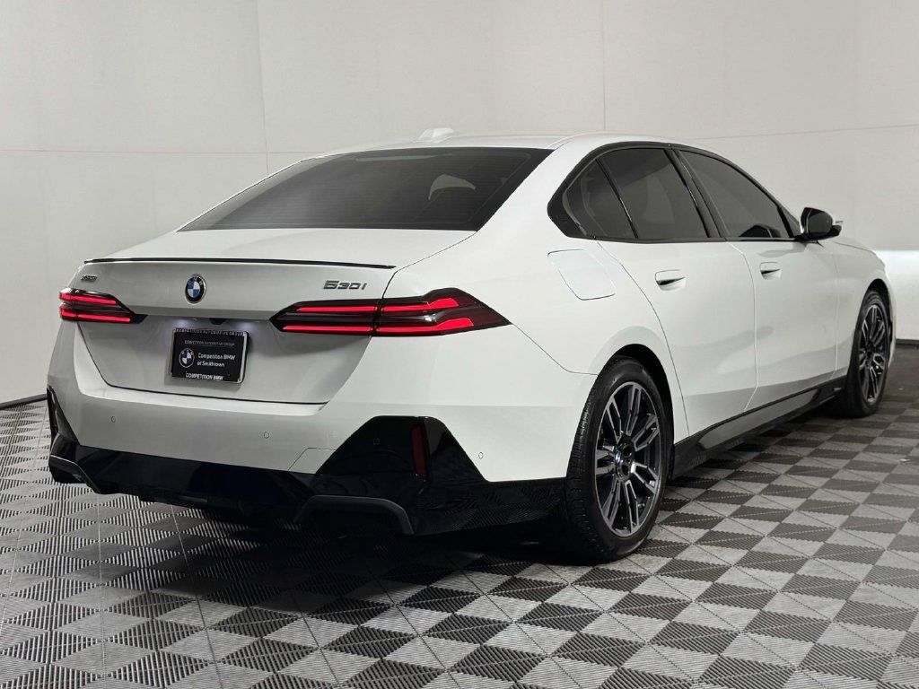 Used 2026 BMW 530i xDrive w/ M Sport Package AWD/4WD image 10