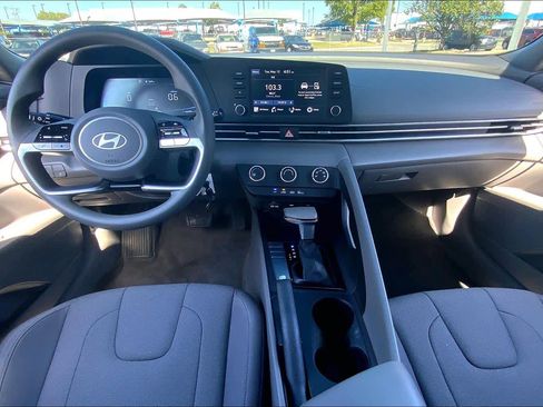 Used 2024 Hyundai Elantra SE FWD image 14