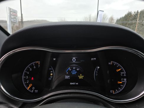 Used 2022 Jeep Grand Cherokee Laredo X image 15