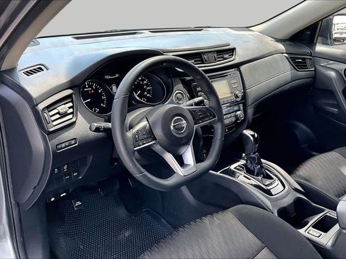 Used 2017 Nissan Rogue SV FWD image 18