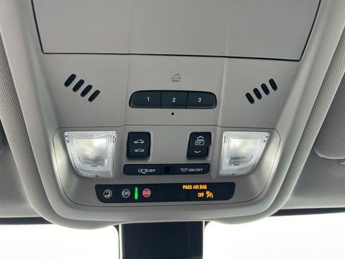 Used 2023 Chevrolet Equinox Premier image 29