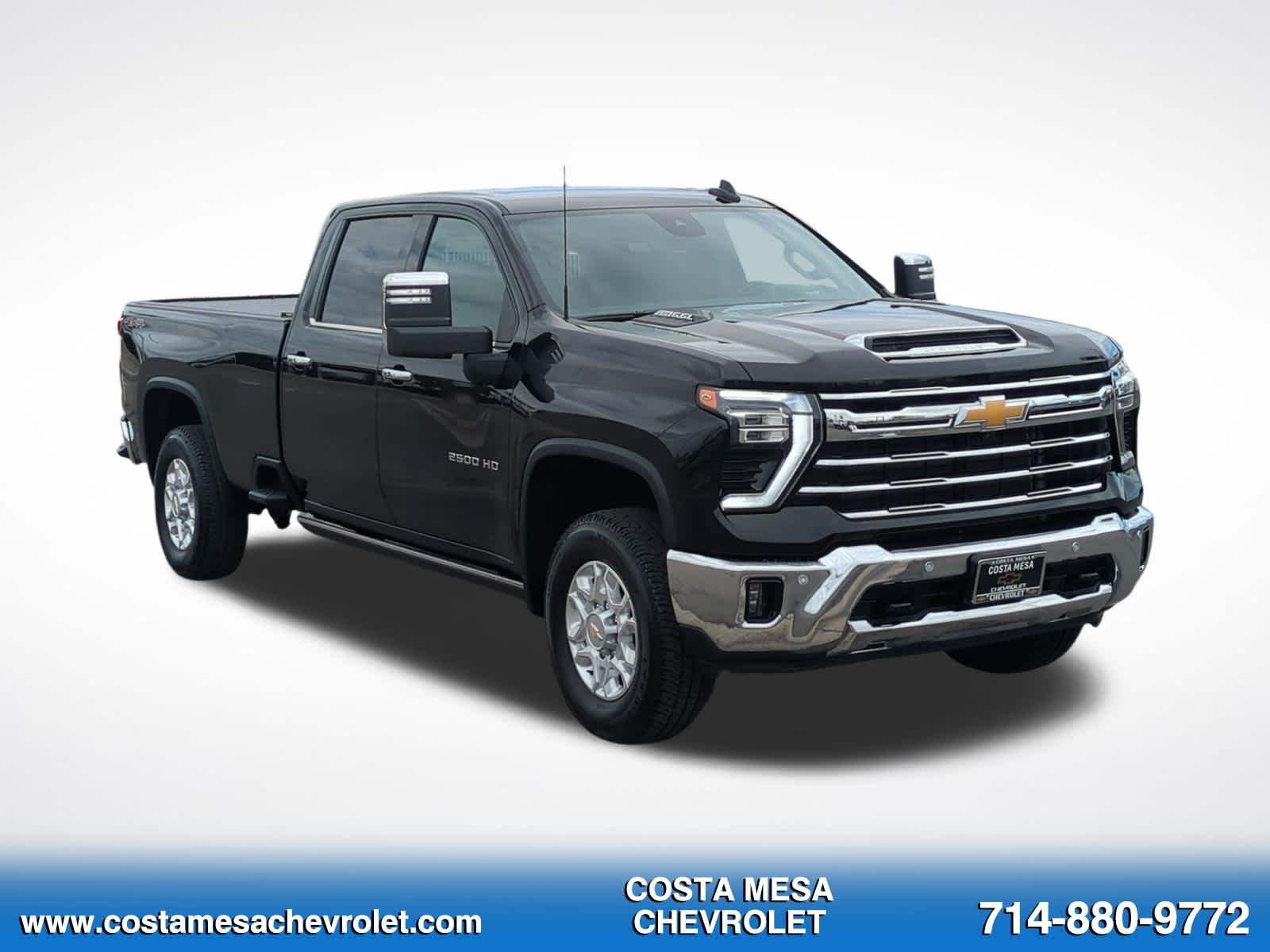 Used 2024 Chevrolet Silverado 2500 LTZ w/ LTZ Premium Package AWD/4WD image 3