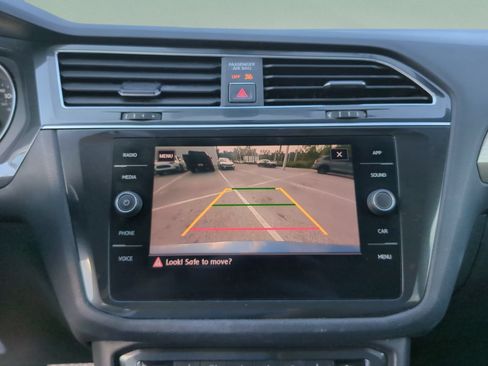 Used 2018 Volkswagen Tiguan SEL FWD image 25