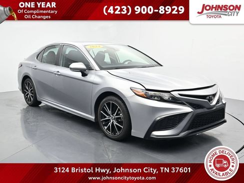 Used 2024 Toyota Camry SE FWD image 1