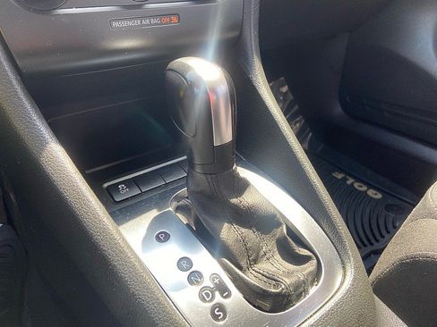 Used 2011 Volkswagen Golf 4-Door FWD image 15