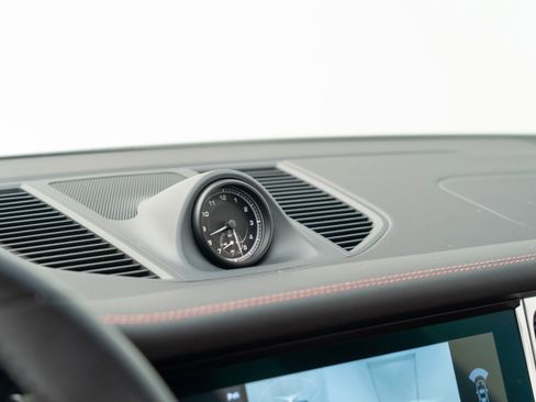Certified 2026 Porsche Macan AWD/4WD image 25