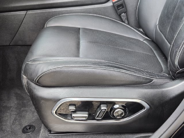 Used 2023 Jeep Grand Cherokee Overland w/ Advanced Protech Group III AWD/4WD image 28