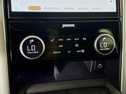 Certified 2024 Land Rover Discovery S AWD/4WD image 18