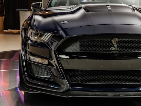 Used 2021 Ford Mustang Shelby GT500 w/ Carbon Fiber Track Pack RWD image 19