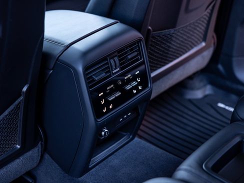 Certified 2024 Porsche Cayenne S AWD/4WD image 31
