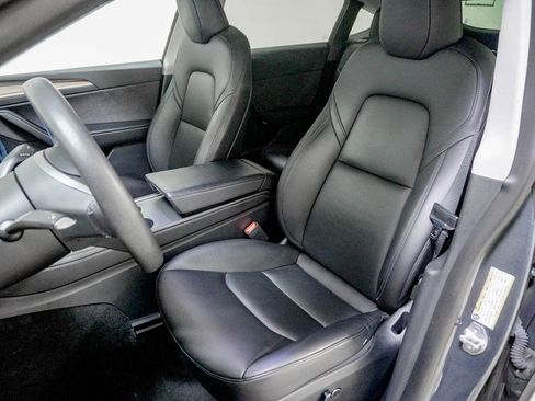 Used 2023 Tesla Model Y Long Range image 18