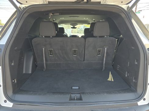 Used 2023 Chevrolet Traverse LT FWD image 27