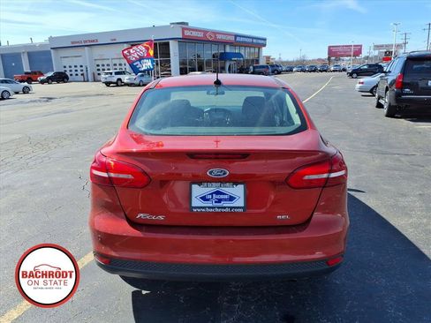 Used 2018 Ford Focus SEL w/ Cold Weather Package FWD image 6