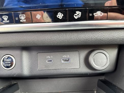 Used 2023 Nissan Rogue SV AWD/4WD image 18