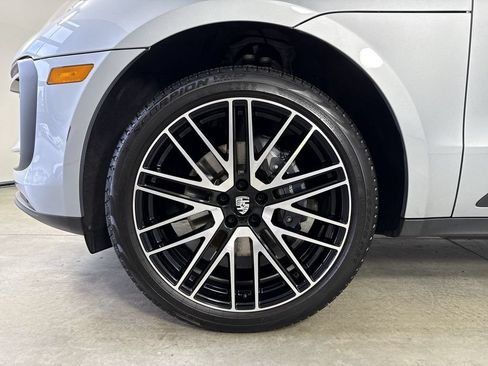 Certified 2024 Porsche Macan AWD/4WD image 13