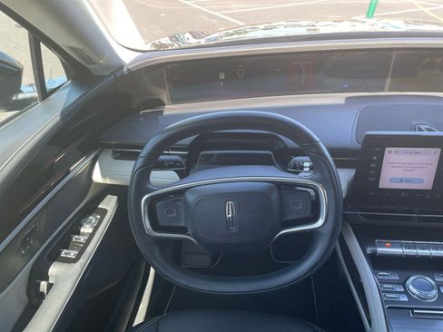 Used 2024 Lincoln Nautilus Premier image 28