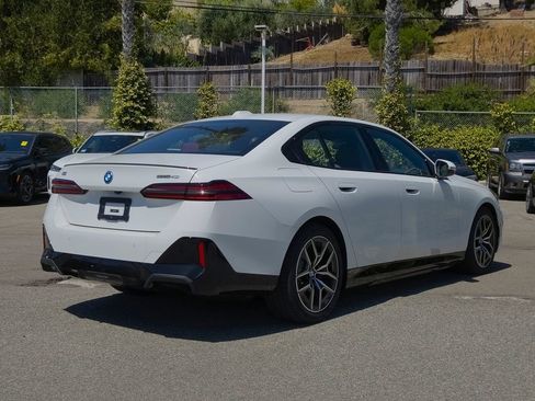 New 2026 BMW i5 eDrive40 w/ M Sport Package RWD image 18