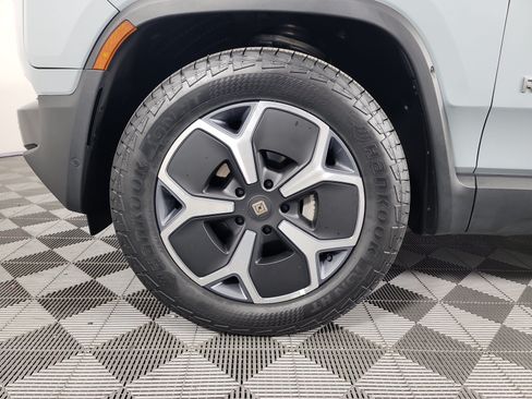 Used 2024 Rivian R1S Adventure AWD/4WD image 9