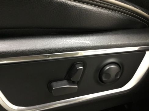 Used 2024 RAM 1500 Laramie image 9