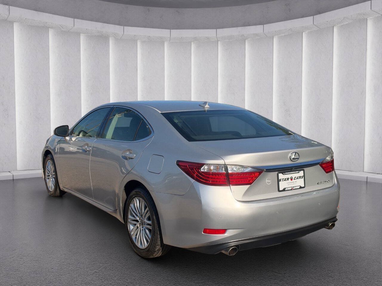 Used 2014 Lexus ES 350 w/ Luxury Package FWD image 3