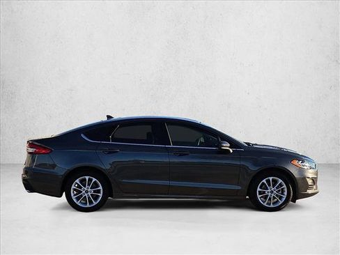 Used 2020 Ford Fusion SE image 4