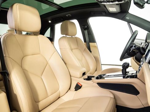 Certified 2024 Porsche Macan AWD/4WD image 24