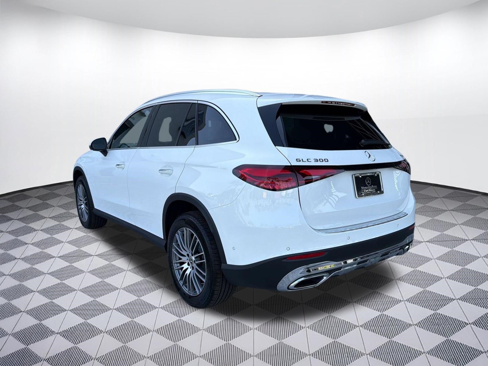 Used 2026 Mercedes-Benz GLC 300 4MATIC image 3