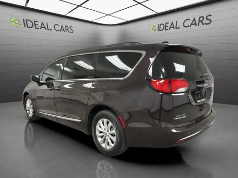 Used 2017 Chrysler Pacifica Touring-L FWD image 7