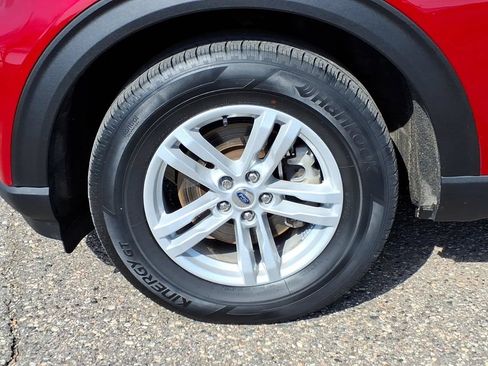 Used 2024 Ford Explorer XLT w/ Equipment Group 202A AWD/4WD image 9