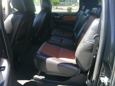 Used 2007 Chevrolet Avalanche LT w/ LT Preferred Equipment Group AWD/4WD image 8