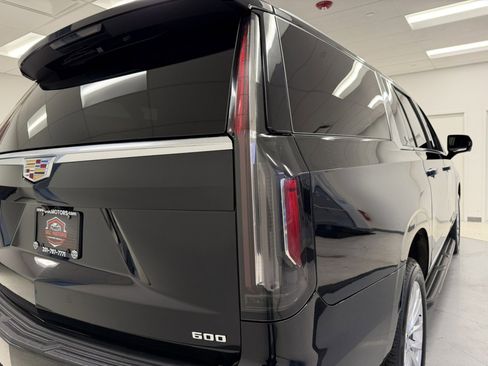 Used 2023 Cadillac Escalade ESV Luxury image 40