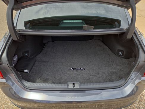 Certified 2025 Lexus ES 300h w/ Premium Package image 12