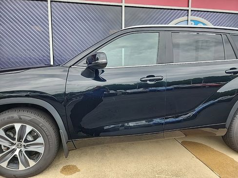 Used 2023 Toyota Highlander L image 51