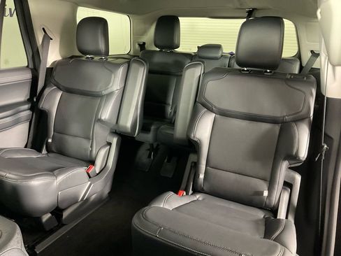 New 2026 Ford Expedition Platinum image 16